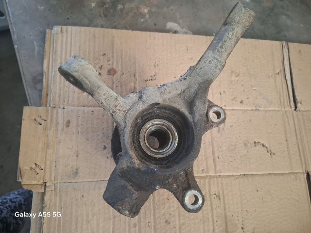 bontott TOYOTA YARIS Bal első Csonkállvány Kerékaggyal