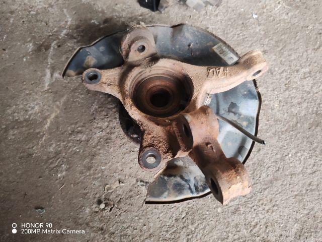 bontott TOYOTA YARIS Bal első Csonkállvány Kerékaggyal