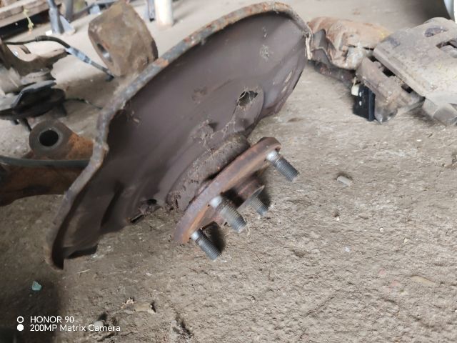 bontott TOYOTA YARIS Bal első Csonkállvány Kerékaggyal