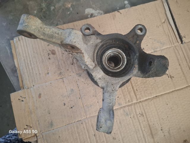 bontott TOYOTA YARIS Bal első Csonkállvány Kerékaggyal