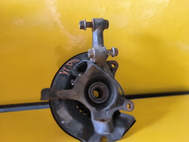 bontott TOYOTA YARIS Bal első Csonkállvány Kerékaggyal