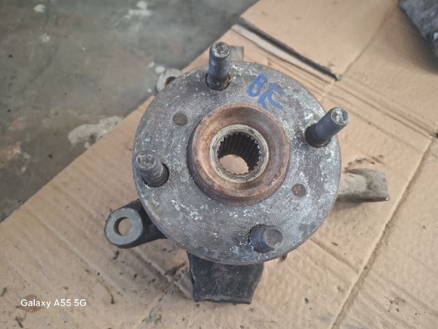 bontott TOYOTA YARIS Bal első Csonkállvány Kerékaggyal