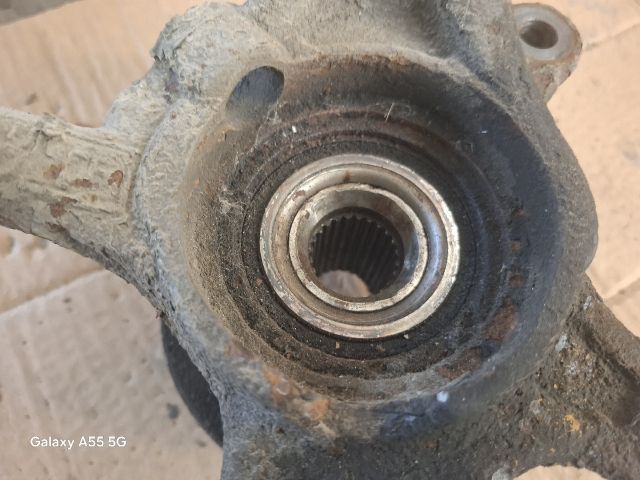 bontott TOYOTA YARIS Bal első Csonkállvány Kerékaggyal