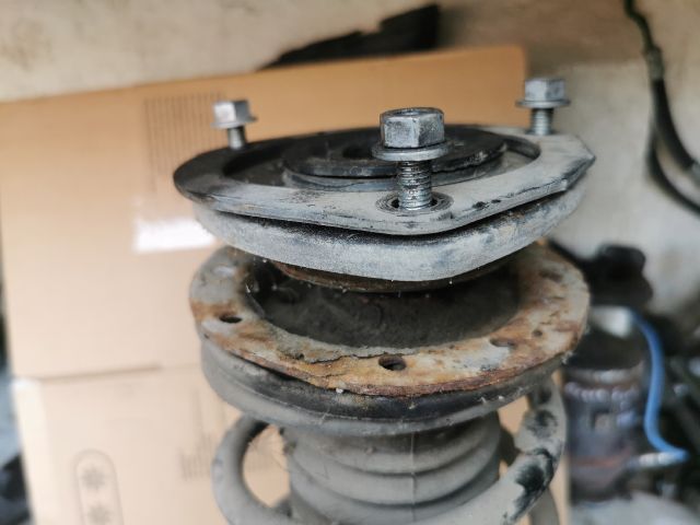 bontott TOYOTA YARIS Bal első Gólyaláb (Lengécsillapító, Rugó)