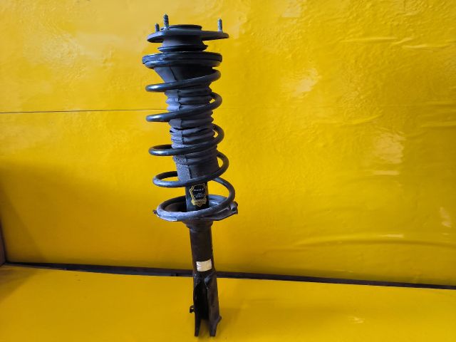 bontott TOYOTA YARIS Bal első Gólyaláb (Lengécsillapító, Rugó)