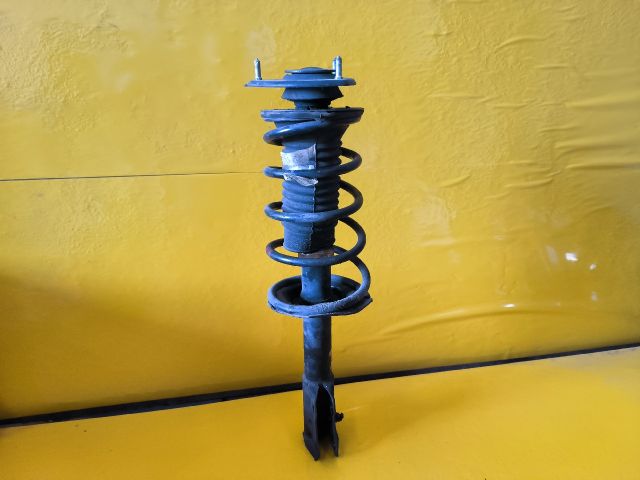 bontott TOYOTA YARIS Bal első Gólyaláb (Lengécsillapító, Rugó)