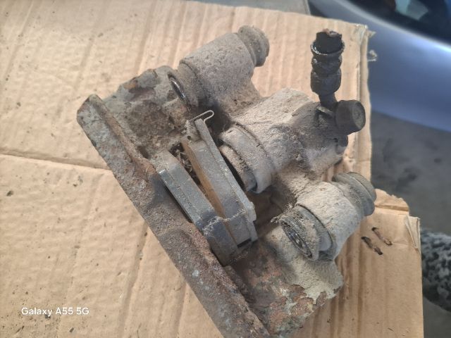 bontott TOYOTA YARIS Bal hátsó Féknyereg Munkahengerrel