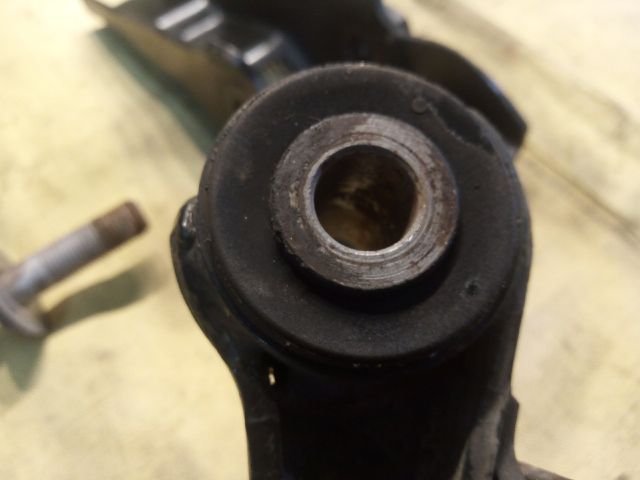 bontott TOYOTA YARIS Billenésgátló Bak