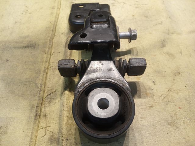 bontott TOYOTA YARIS Billenésgátló Bak