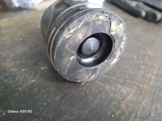 bontott TOYOTA YARIS Dugattyú és Hajtókar