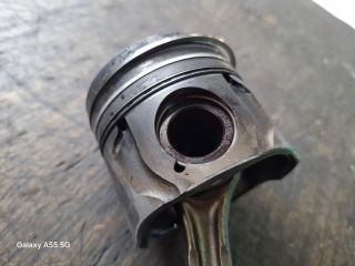 bontott TOYOTA YARIS Dugattyú és Hajtókar