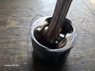 bontott TOYOTA YARIS Dugattyú és Hajtókar