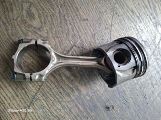 bontott TOYOTA YARIS Dugattyú és Hajtókar