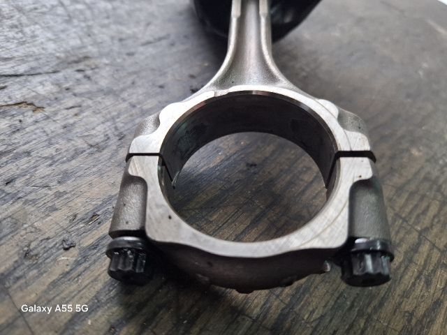 bontott TOYOTA YARIS Dugattyú és Hajtókar