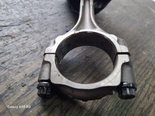 bontott TOYOTA YARIS Dugattyú és Hajtókar