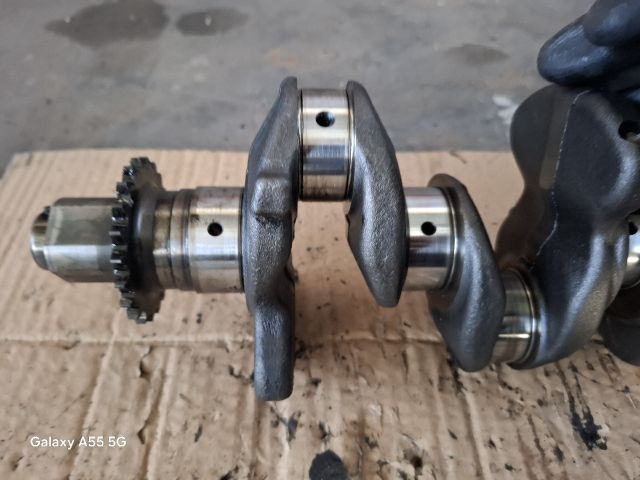 bontott TOYOTA YARIS Főtengely (Magában)