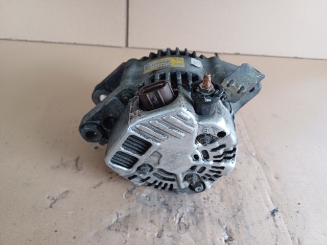 bontott TOYOTA YARIS Generátor