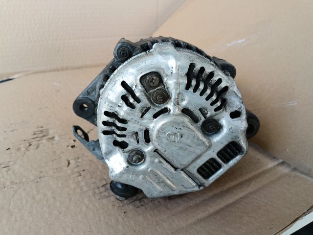 bontott TOYOTA YARIS Generátor