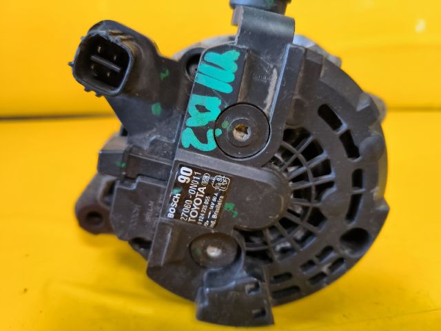 bontott TOYOTA YARIS Generátor