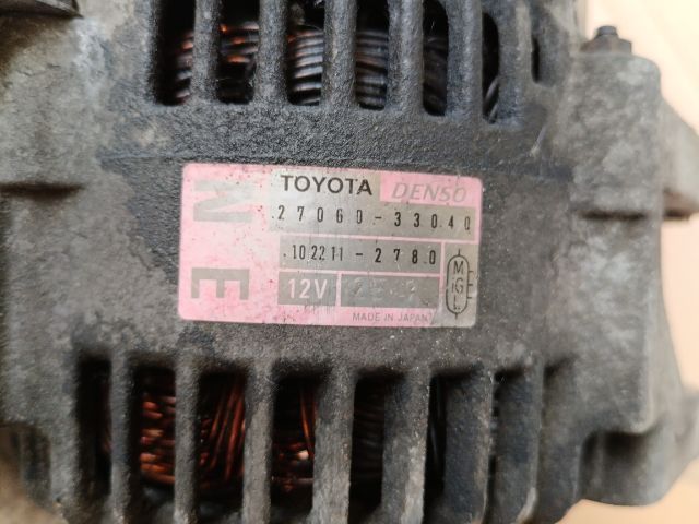 bontott TOYOTA YARIS Generátor