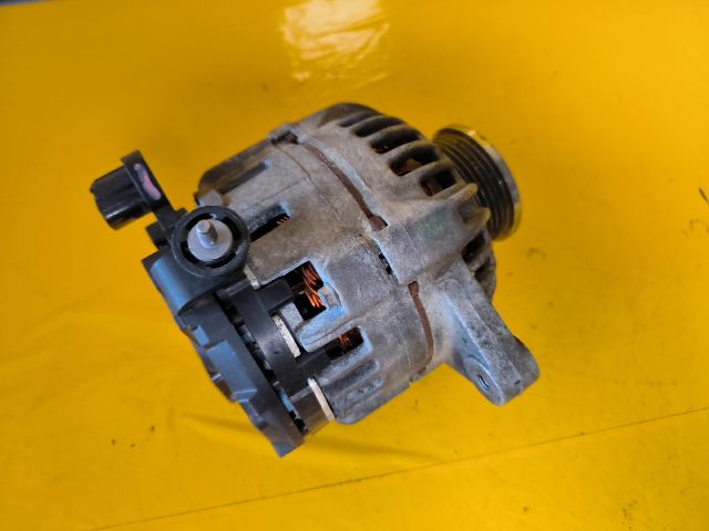 bontott TOYOTA YARIS Generátor