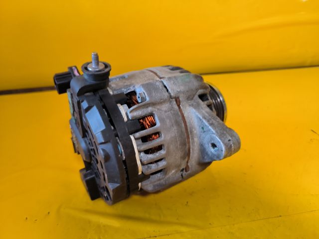 bontott TOYOTA YARIS Generátor