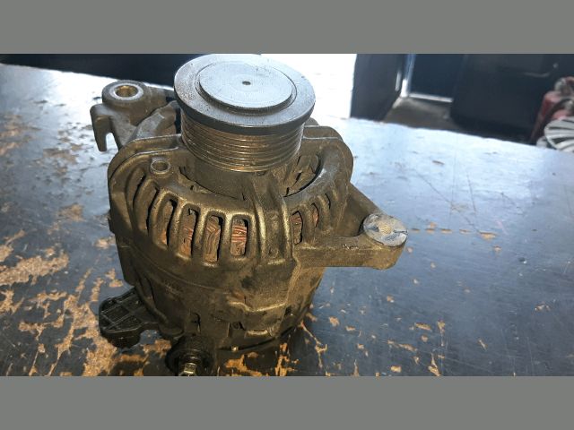 bontott TOYOTA YARIS Generátor