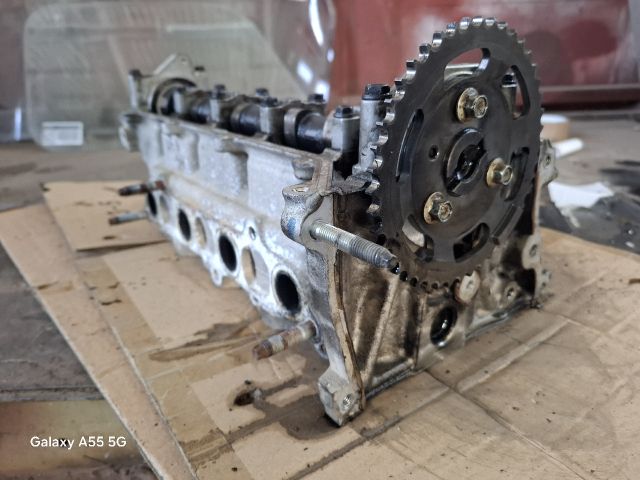 bontott TOYOTA YARIS Hengerfej