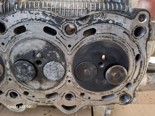 bontott TOYOTA YARIS Hengerfej