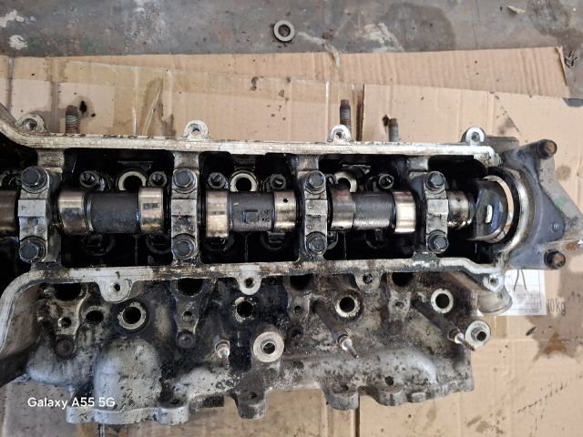 bontott TOYOTA YARIS Hengerfej