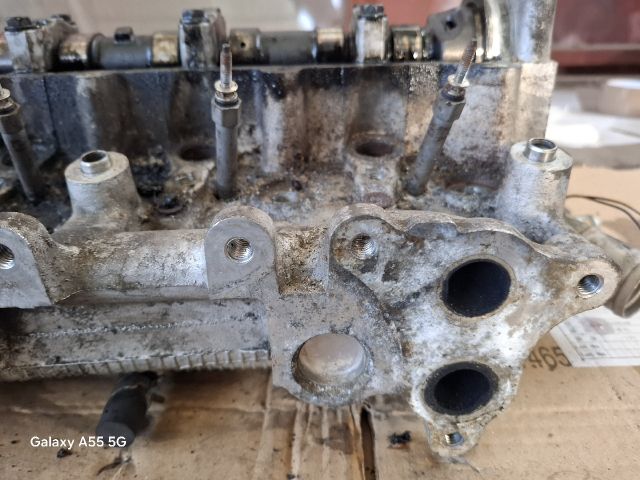 bontott TOYOTA YARIS Hengerfej