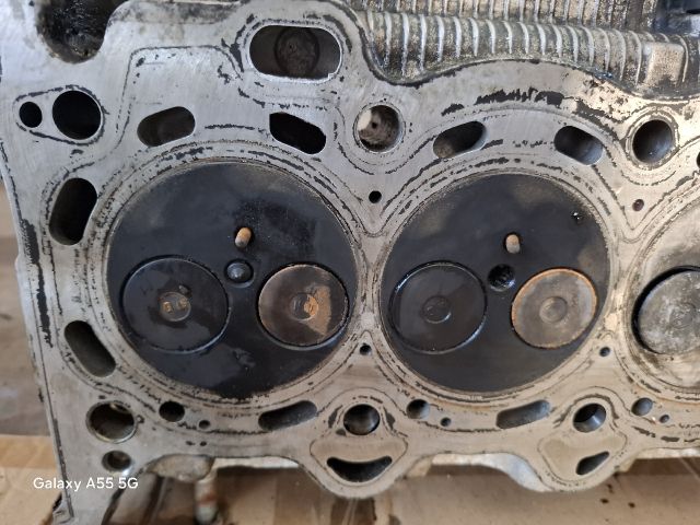 bontott TOYOTA YARIS Hengerfej