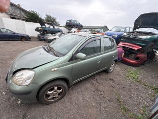 bontott TOYOTA YARIS Homlokfal (Üres lemez)