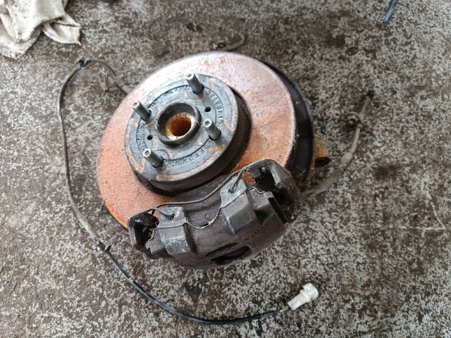 bontott TOYOTA YARIS Jobb első Csonkállvány Kerékaggyal