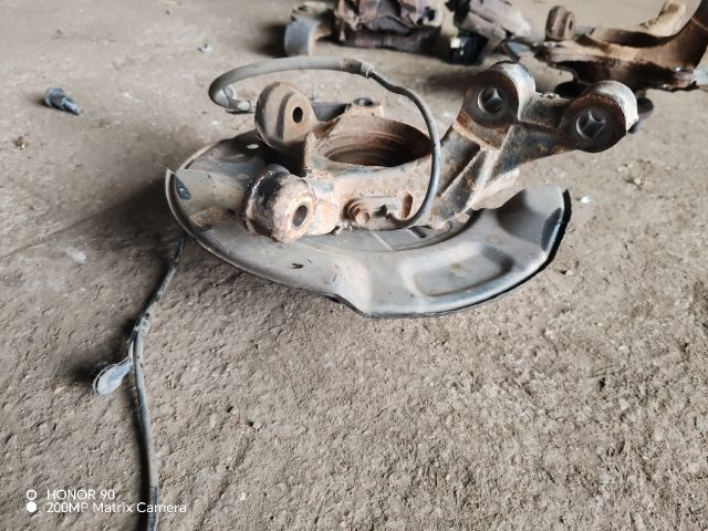 bontott TOYOTA YARIS Jobb első Csonkállvány Kerékaggyal