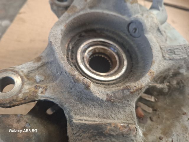 bontott TOYOTA YARIS Jobb első Csonkállvány Kerékaggyal