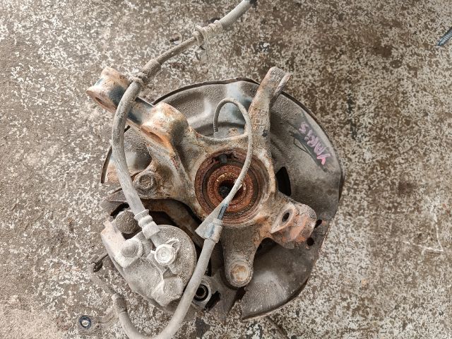 bontott TOYOTA YARIS Jobb első Csonkállvány Kerékaggyal