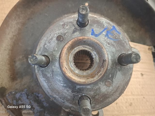 bontott TOYOTA YARIS Jobb első Csonkállvány Kerékaggyal