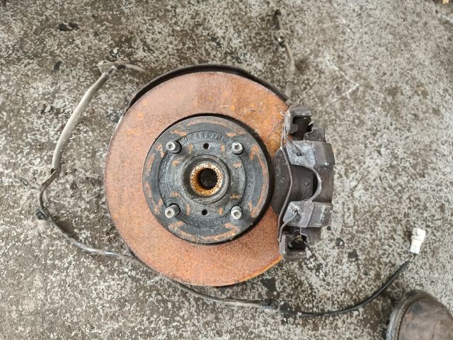 bontott TOYOTA YARIS Jobb első Csonkállvány Kerékaggyal