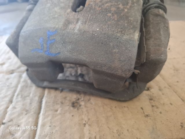 bontott TOYOTA YARIS Jobb első Féknyereg Munkahengerrel