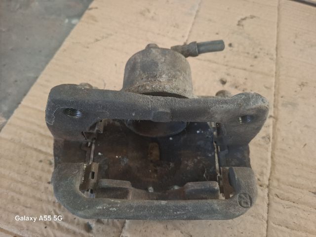 bontott TOYOTA YARIS Jobb első Féknyereg Munkahengerrel