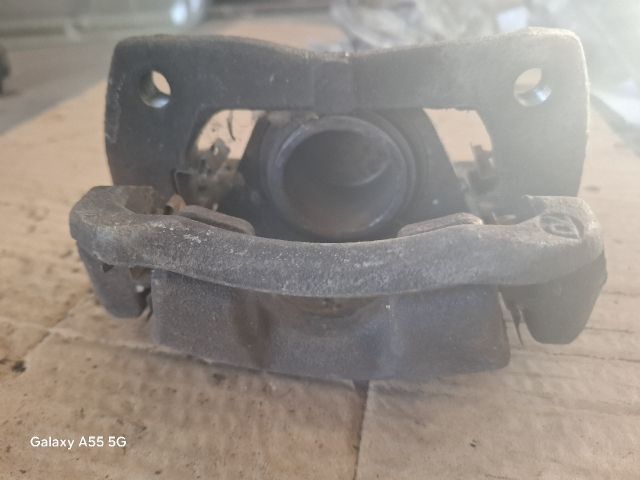 bontott TOYOTA YARIS Jobb első Féknyereg Munkahengerrel