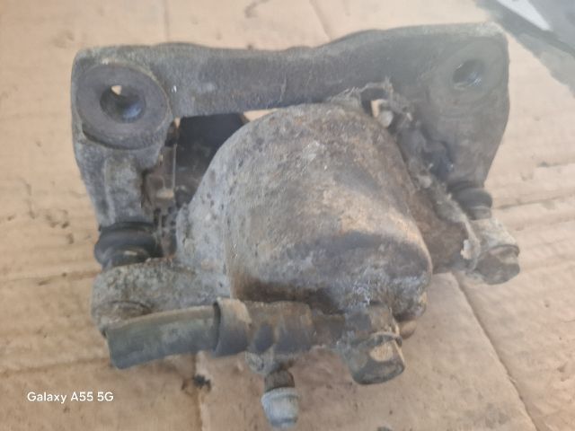 bontott TOYOTA YARIS Jobb első Féknyereg Munkahengerrel