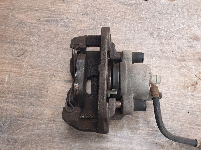 bontott TOYOTA YARIS Jobb első Féknyereg Munkahengerrel