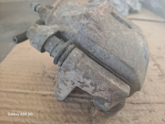 bontott TOYOTA YARIS Jobb első Féknyereg Munkahengerrel