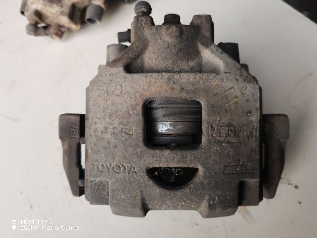 bontott TOYOTA YARIS Jobb első Féknyereg Munkahengerrel