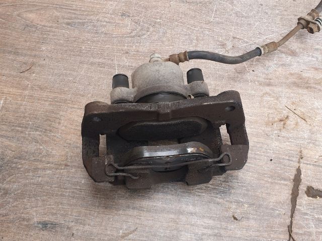 bontott TOYOTA YARIS Jobb első Féknyereg Munkahengerrel