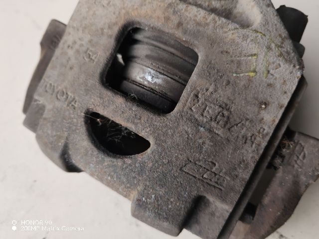 bontott TOYOTA YARIS Jobb első Féknyereg Munkahengerrel