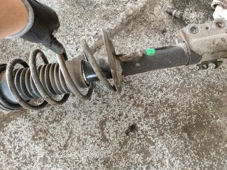 bontott TOYOTA YARIS Jobb első Gólyaláb (Lengécsillapító, Rugó)