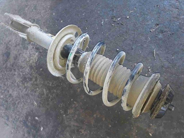 bontott TOYOTA YARIS Jobb első Lengéscsillapító